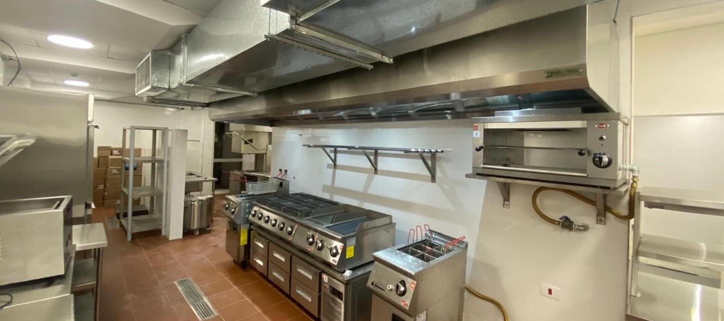 Montagem de cozinha industrial pela SEP Engenharia em São Paulo